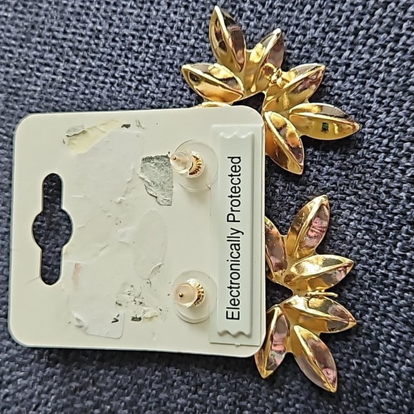 Enchante 2 Pink Gold Necklaces 1 Pair Floral Tear Drop Petal Earrings Rhinestone - Picture 7 of 7